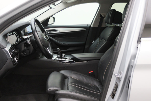 BMW 5 Serie Touring 520i High Executive Leer, Head-Up, Elektrische Stoelen, Navigatie, Bluetooth, PDC, Trekhaak, 18''