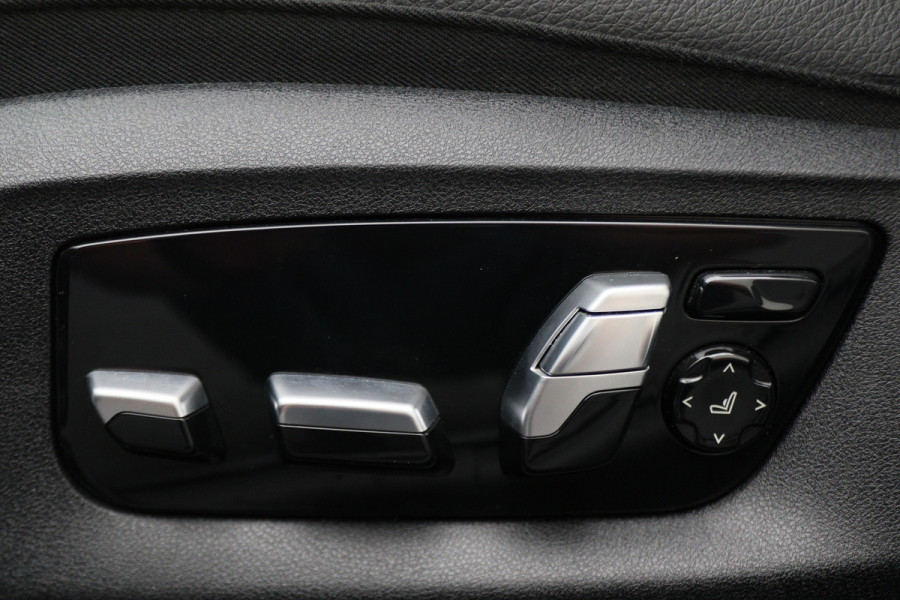BMW 5 Serie Touring 520i High Executive Leer, Head-Up, Elektrische Stoelen, Navigatie, Bluetooth, PDC, Trekhaak, 18''