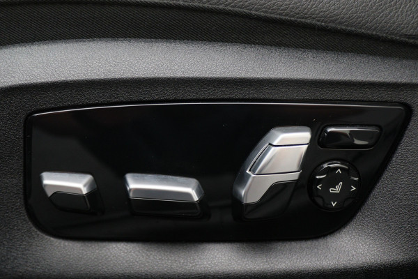 BMW 5 Serie Touring 520i High Executive Leer, Head-Up, Elektrische Stoelen, Navigatie, Bluetooth, PDC, Trekhaak, 18''
