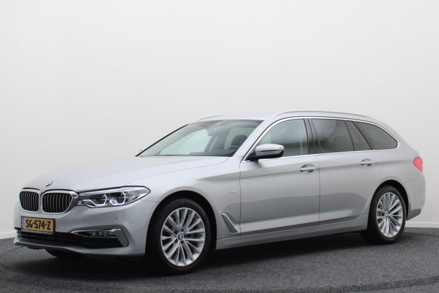 BMW 5 Serie Touring 520i High Executive Leer, Head-Up, Elektrische Stoelen, Navigatie, Bluetooth, PDC, Trekhaak, 18''