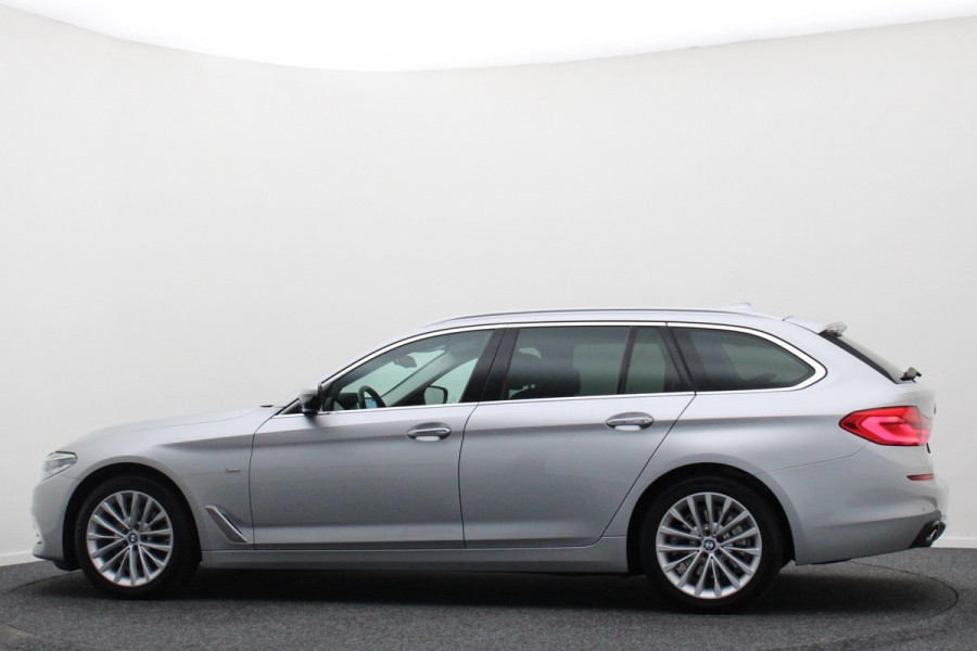 BMW 5 Serie Touring 520i High Executive Leer, Head-Up, Elektrische Stoelen, Navigatie, Bluetooth, PDC, Trekhaak, 18''