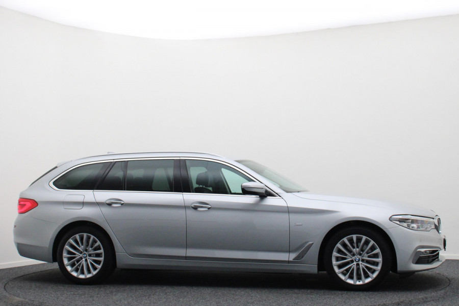 BMW 5 Serie Touring 520i High Executive Leer, Head-Up, Elektrische Stoelen, Navigatie, Bluetooth, PDC, Trekhaak, 18''