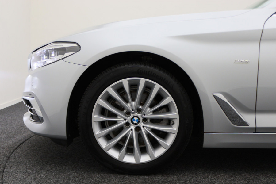 BMW 5 Serie Touring 520i High Executive Leer, Head-Up, Elektrische Stoelen, Navigatie, Bluetooth, PDC, Trekhaak, 18''