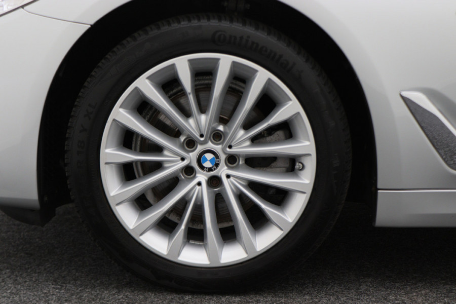 BMW 5 Serie Touring 520i High Executive Leer, Head-Up, Elektrische Stoelen, Navigatie, Bluetooth, PDC, Trekhaak, 18''