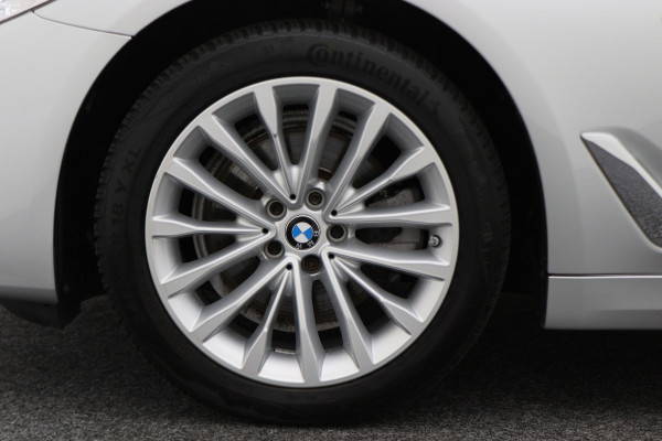 BMW 5 Serie Touring 520i High Executive Leer, Head-Up, Elektrische Stoelen, Navigatie, Bluetooth, PDC, Trekhaak, 18''