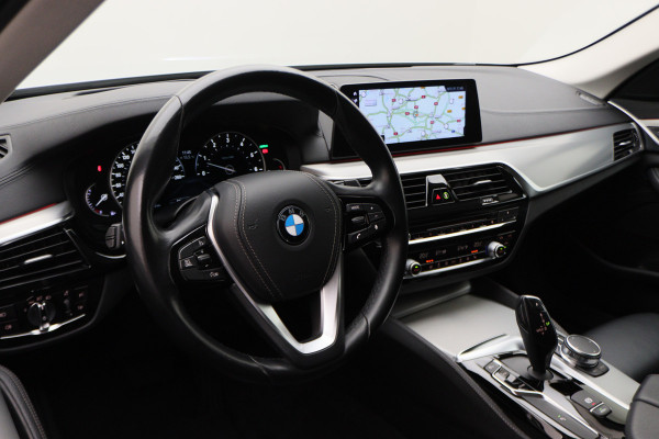 BMW 5 Serie Touring 520i High Executive Leer, Head-Up, Elektrische Stoelen, Navigatie, Bluetooth, PDC, Trekhaak, 18''
