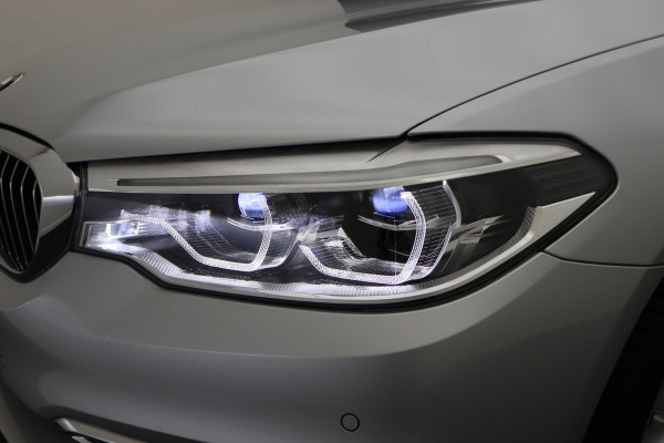 BMW 5 Serie Touring 520i High Executive Leer, Head-Up, Elektrische Stoelen, Navigatie, Bluetooth, PDC, Trekhaak, 18''
