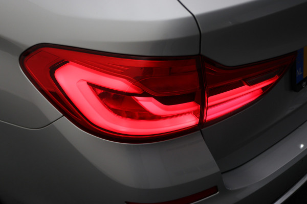 BMW 5 Serie Touring 520i High Executive Leer, Head-Up, Elektrische Stoelen, Navigatie, Bluetooth, PDC, Trekhaak, 18''
