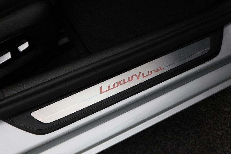 BMW 5 Serie Touring 520i High Executive Leer, Head-Up, Elektrische Stoelen, Navigatie, Bluetooth, PDC, Trekhaak, 18''