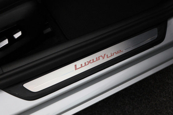 BMW 5 Serie Touring 520i High Executive Leer, Head-Up, Elektrische Stoelen, Navigatie, Bluetooth, PDC, Trekhaak, 18''
