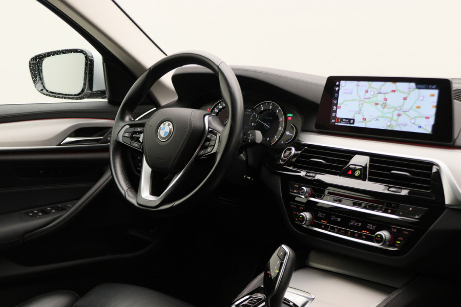 BMW 5 Serie Touring 520i High Executive Leer, Head-Up, Elektrische Stoelen, Navigatie, Bluetooth, PDC, Trekhaak, 18''