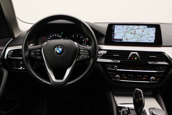 BMW 5 Serie Touring 520i High Executive Leer, Head-Up, Elektrische Stoelen, Navigatie, Bluetooth, PDC, Trekhaak, 18''