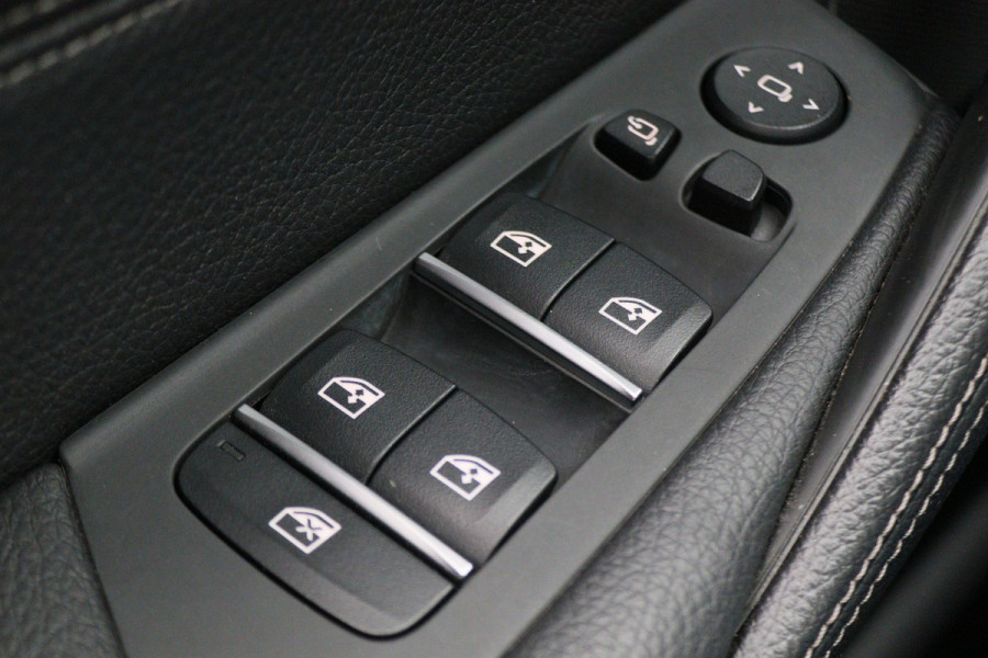 BMW 5 Serie Touring 520i High Executive Leer, Head-Up, Elektrische Stoelen, Navigatie, Bluetooth, PDC, Trekhaak, 18''