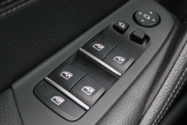 BMW 5 Serie Touring 520i High Executive Leer, Head-Up, Elektrische Stoelen, Navigatie, Bluetooth, PDC, Trekhaak, 18''