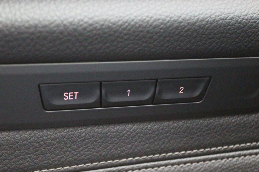 BMW 5 Serie Touring 520i High Executive Leer, Head-Up, Elektrische Stoelen, Navigatie, Bluetooth, PDC, Trekhaak, 18''
