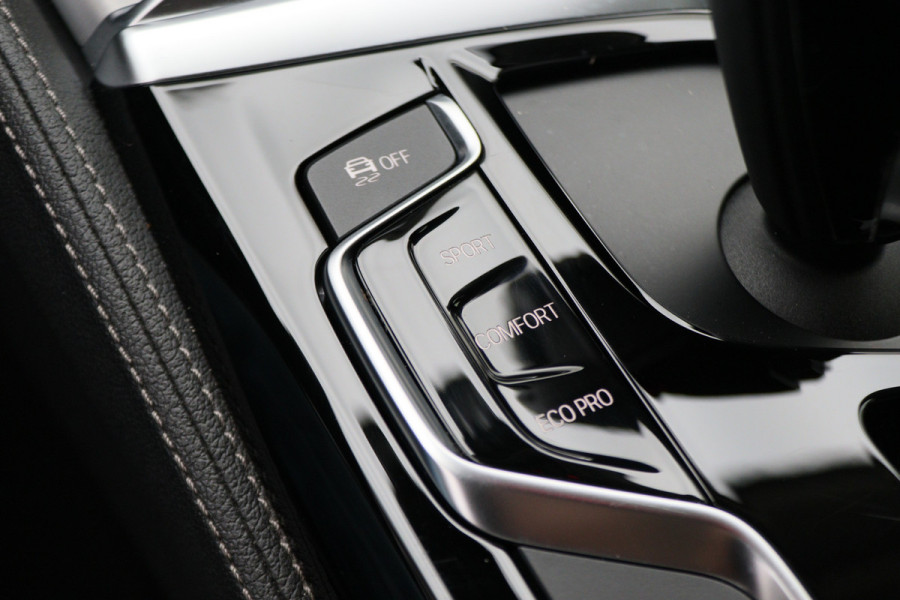 BMW 5 Serie Touring 520i High Executive Leer, Head-Up, Elektrische Stoelen, Navigatie, Bluetooth, PDC, Trekhaak, 18''