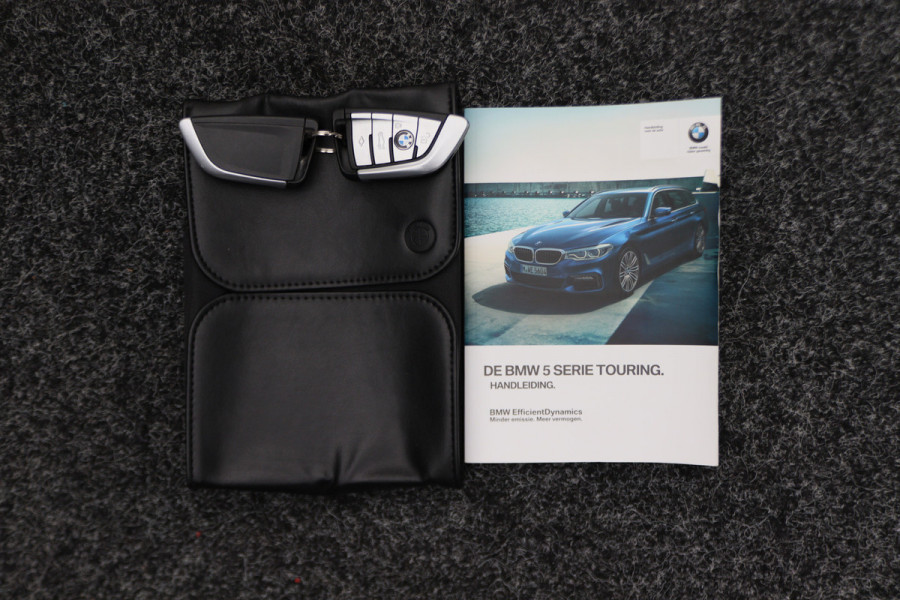 BMW 5 Serie Touring 520i High Executive Leer, Head-Up, Elektrische Stoelen, Navigatie, Bluetooth, PDC, Trekhaak, 18''