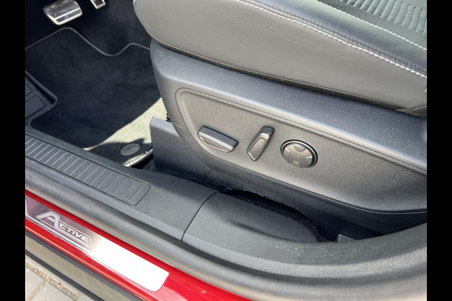 Ford Kuga 2.5 PHEV Active X 243pk | Driver Assistance Pack | Wegklapbare Trekhaak | Technology Pack | Winterpack | AGR Stoelen | 2.100kg Trekgewicht | Verlengde Fabrieksgarantie tot 08-2028