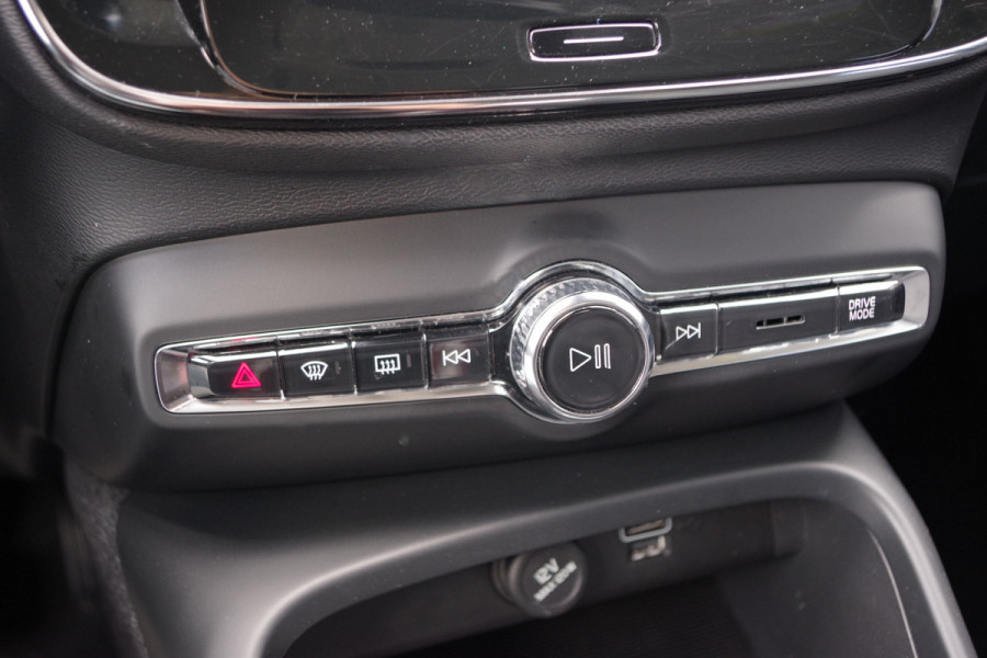Volvo XC40 1.5 T5 Recharge 263 PK Business Pro PHEV, 360 Camera, LED, 18" LM