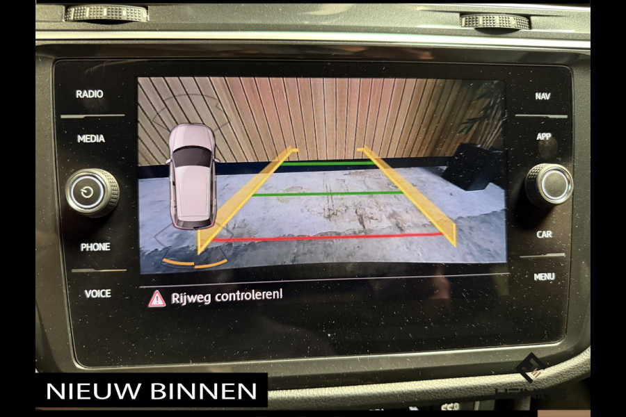 Volkswagen Tiguan 1.5 TSI ACT Highline Business R. DSG Automaat. Panoramadak. Camera. Apple-carplay. Navi 82000 km met NAP !!