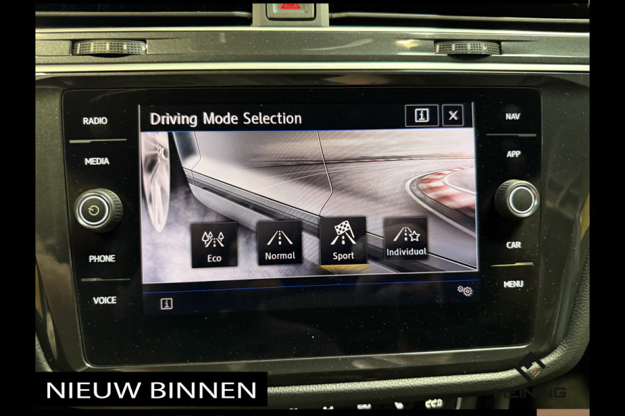 Volkswagen Tiguan 1.5 TSI ACT Highline Business R. DSG Automaat. Panoramadak. Camera. Apple-carplay. Navi 82000 km met NAP !!