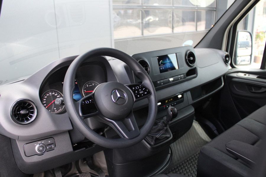 Mercedes-Benz Sprinter 315CDI L2H2 FWD 150pk - MBUX - Camera - Stoelverwarming - Kluis - Hout inbouw - Carplay - Rijklaar