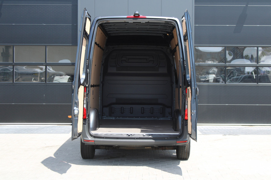 Mercedes-Benz Sprinter 315CDI L2H2 FWD 150pk - MBUX - Camera - Stoelverwarming - Kluis - Hout inbouw - Carplay - Rijklaar