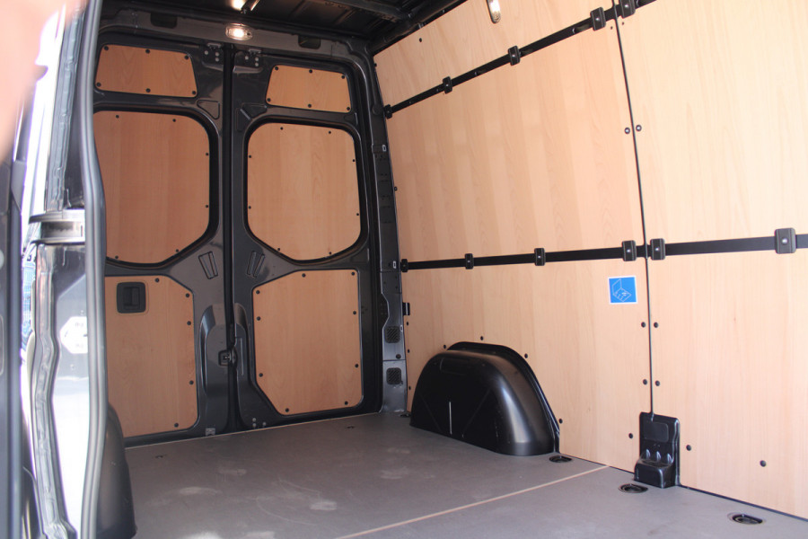 Mercedes-Benz Sprinter 315CDI L2H2 FWD 150pk - MBUX - Camera - Stoelverwarming - Kluis - Hout inbouw - Carplay - Rijklaar