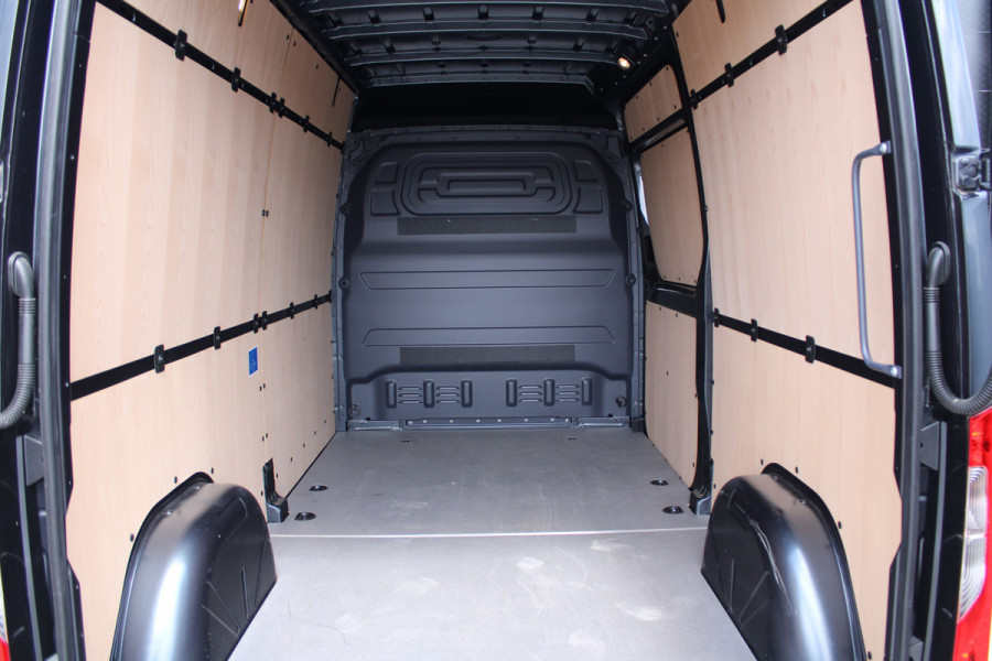 Mercedes-Benz Sprinter 315CDI L2H2 FWD 150pk - MBUX - Camera - Stoelverwarming - Kluis - Hout inbouw - Carplay - Rijklaar