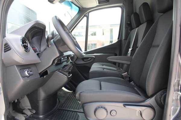 Mercedes-Benz Sprinter 315CDI L2H2 FWD 150pk - MBUX - Camera - Stoelverwarming - Kluis - Hout inbouw - Carplay - Rijklaar