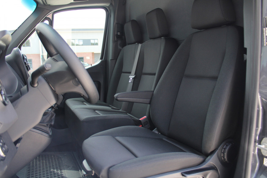 Mercedes-Benz Sprinter 315CDI L2H2 FWD 150pk - MBUX - Camera - Stoelverwarming - Kluis - Hout inbouw - Carplay - Rijklaar