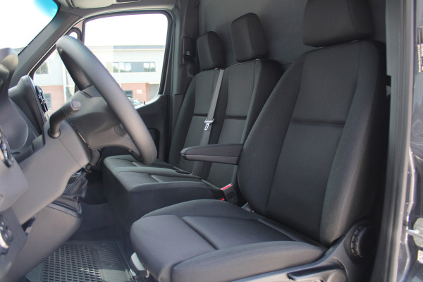 Mercedes-Benz Sprinter 315CDI L2H2 FWD 150pk - MBUX - Camera - Stoelverwarming - Kluis - Hout inbouw - Carplay - Rijklaar