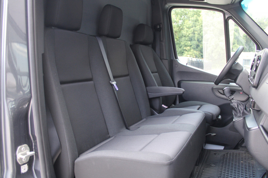 Mercedes-Benz Sprinter 315CDI L2H2 FWD 150pk - MBUX - Camera - Stoelverwarming - Kluis - Hout inbouw - Carplay - Rijklaar