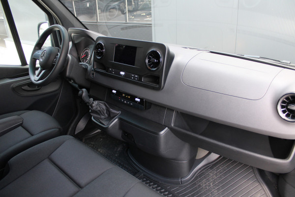 Mercedes-Benz Sprinter 315CDI L2H2 FWD 150pk - MBUX - Camera - Stoelverwarming - Kluis - Hout inbouw - Carplay - Rijklaar
