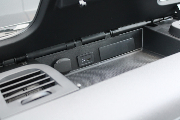 Mercedes-Benz Sprinter 315CDI L2H2 FWD 150pk - MBUX - Camera - Stoelverwarming - Kluis - Hout inbouw - Carplay - Rijklaar