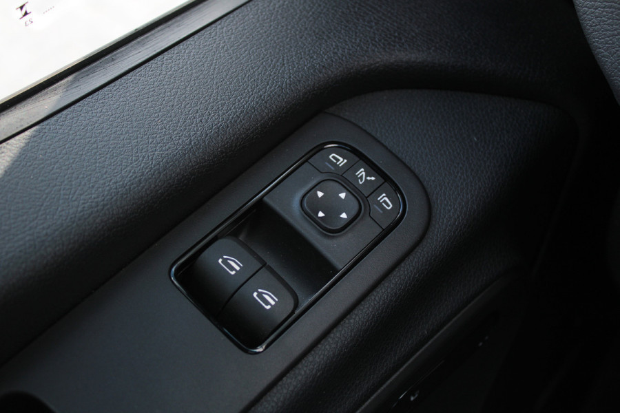Mercedes-Benz Sprinter 315CDI L2H2 FWD 150pk - MBUX - Camera - Stoelverwarming - Kluis - Hout inbouw - Carplay - Rijklaar