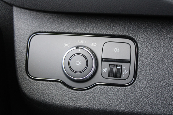 Mercedes-Benz Sprinter 315CDI L2H2 FWD 150pk - MBUX - Camera - Stoelverwarming - Kluis - Hout inbouw - Carplay - Rijklaar