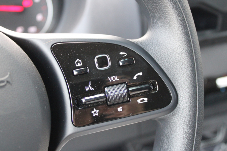 Mercedes-Benz Sprinter 315CDI L2H2 FWD 150pk - MBUX - Camera - Stoelverwarming - Kluis - Hout inbouw - Carplay - Rijklaar