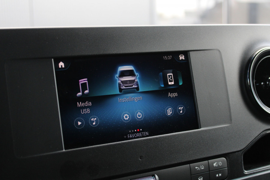 Mercedes-Benz Sprinter 315CDI L2H2 FWD 150pk - MBUX - Camera - Stoelverwarming - Kluis - Hout inbouw - Carplay - Rijklaar