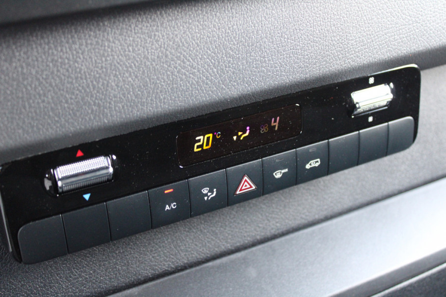 Mercedes-Benz Sprinter 315CDI L2H2 FWD 150pk - MBUX - Camera - Stoelverwarming - Kluis - Hout inbouw - Carplay - Rijklaar