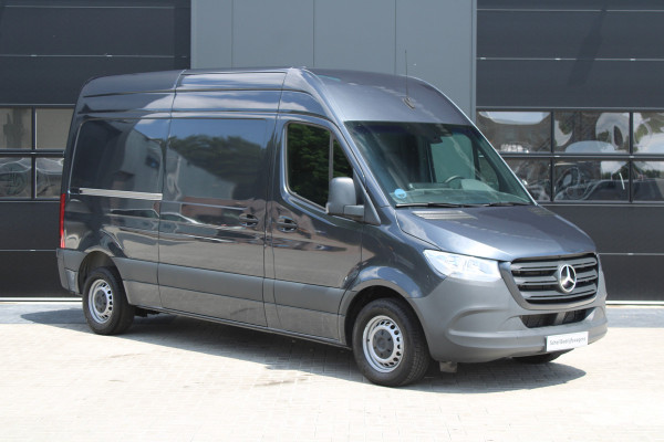 Mercedes-Benz Sprinter 315CDI L2H2 FWD 150pk - MBUX - Camera - Stoelverwarming - Kluis - Hout inbouw - Carplay - Rijklaar