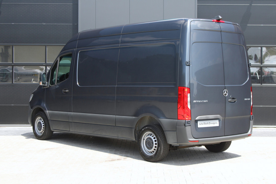 Mercedes-Benz Sprinter 315CDI L2H2 FWD 150pk - MBUX - Camera - Stoelverwarming - Kluis - Hout inbouw - Carplay - Rijklaar
