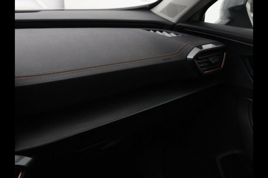 CUPRA Formentor 1.4 e-Hybrid | Adaptive cruise | Stuurverwarming | Full LED | Sportstoelen | Keyless | Climate control | Parkeerhulp | DAB | Sfeerverlichting | PHEV