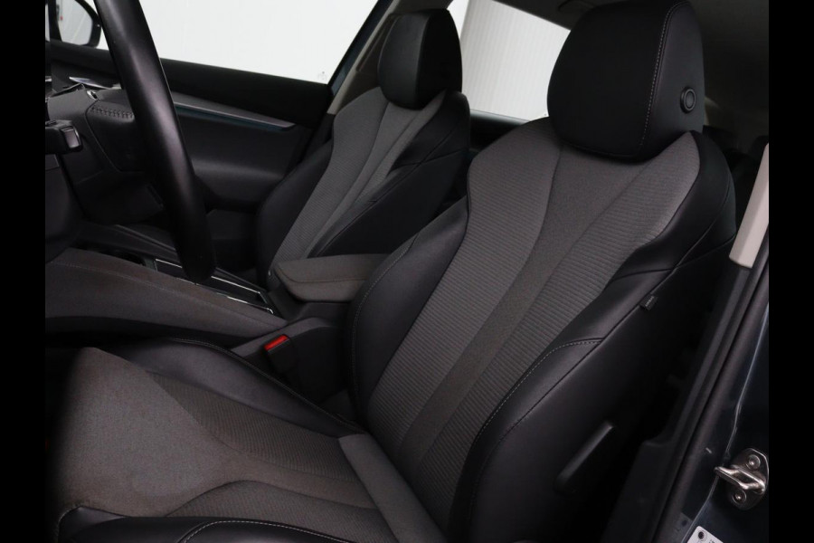 Škoda ENYAQ iV 60 | Trekhaak | Camera | Sfeerverlichting | Carplay | Full LED | Navigatie | Cruise control | Bluetooth | Parkeerhulp | DAB