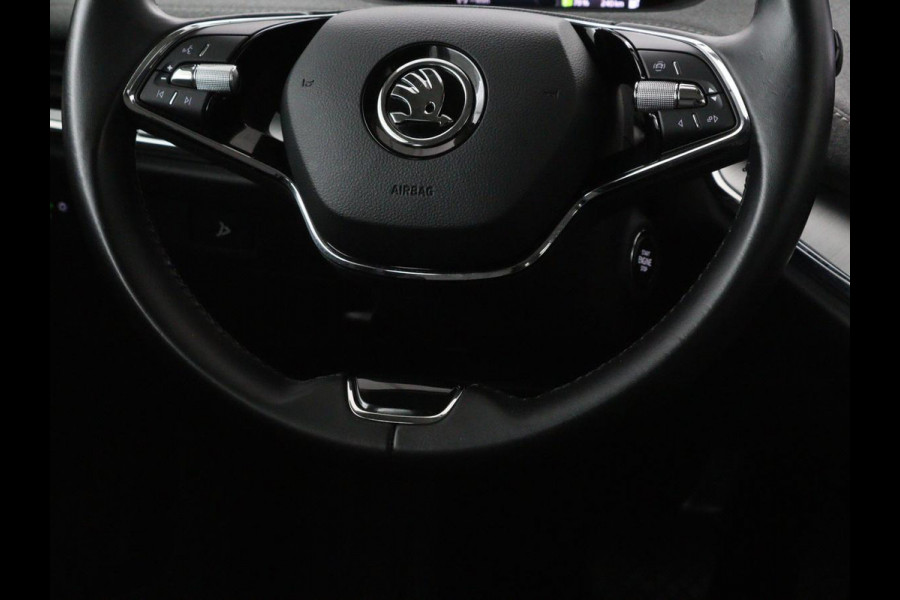 Škoda ENYAQ iV 60 | Trekhaak | Camera | Sfeerverlichting | Carplay | Full LED | Navigatie | Cruise control | Bluetooth | Parkeerhulp | DAB