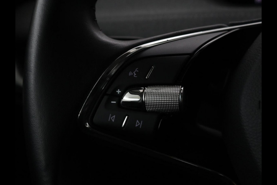 Škoda ENYAQ iV 60 | Trekhaak | Camera | Sfeerverlichting | Carplay | Full LED | Navigatie | Cruise control | Bluetooth | Parkeerhulp | DAB