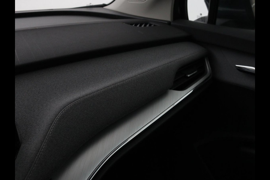 Škoda ENYAQ iV 60 | Trekhaak | Camera | Sfeerverlichting | Carplay | Full LED | Navigatie | Cruise control | Bluetooth | Parkeerhulp | DAB