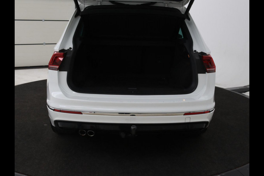 Volkswagen Tiguan 1.5 TSI R-Line | DSG | 360 camera | Active Info | Keyless | Adaptive cruise | Trekhaak | Full LED | Park Assist | Carplay | Navigatie