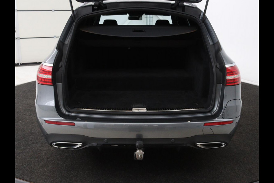 Mercedes-Benz E-Klasse 300e Business Solution AMG | Leder | Trekhaak | Stoelverwarming | 360 camera | Carplay | Sfeerverlichting | Matrix LED | Keyless | Navigatie