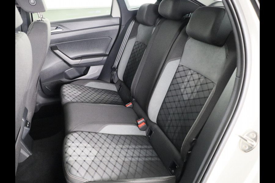 Volkswagen Taigo 1.0 TSI R-Line 110 PK | Black Style | Navigatie | Camera | Stoelverwarming | Extra getint glas